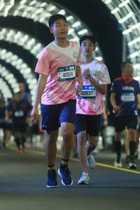 BIB: 41514, 40837
                            <button type="button" onclick="openModal(21219244)" class="btn btn-primary btn-sm float-right btn-popup" data-toggle="modal" data-target=".modal-high-quality">
                        <i class="fas fa-shopping-cart"></i> Add to Cart
                    </button>
                                            <button type="button" onclick="isThisMe(21219244, true)" class="btn btn-success btn-sm float-right btn-popup btn-isme hidden" data-toggle="tooltip" data-placement="bottom" title="นี่คือรูปของคุณใช่ไหม คลิกที่นี่เพื่อเอาเข้าอัลบั้ม">
                        <i class="fas fa-plus"></i> Add to album
                    </button>
                    <button type="button" onclick="isThisMe(21219244, false)" class="btn btn-warning btn-sm float-right btn-popup btn-isnotme hidden">
                        <i class="fas fa-ban"></i> Remove from album
                    </button>